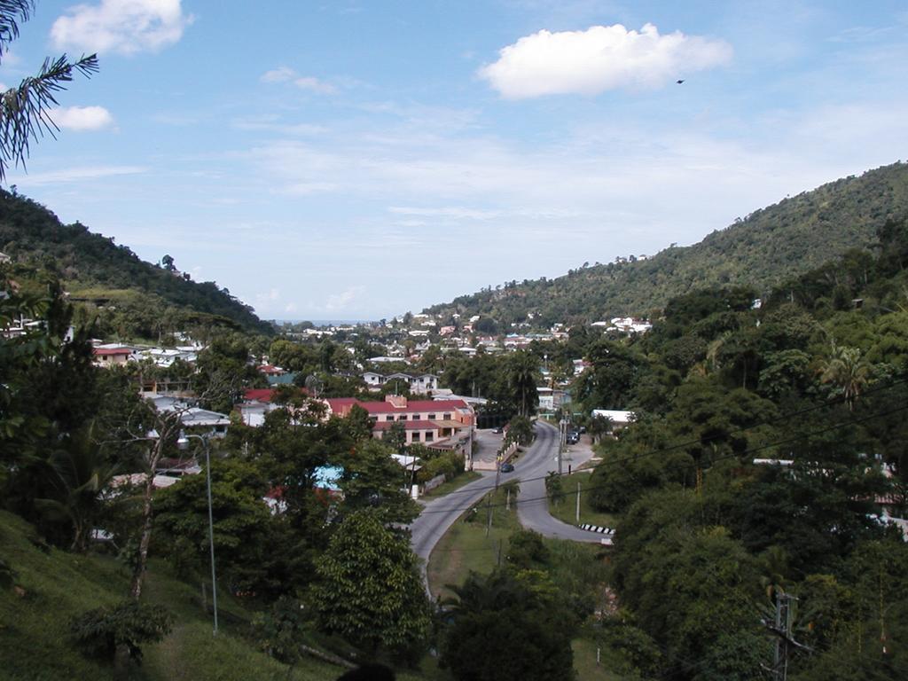 Monique'S Guest House Maraval Dış mekan fotoğraf