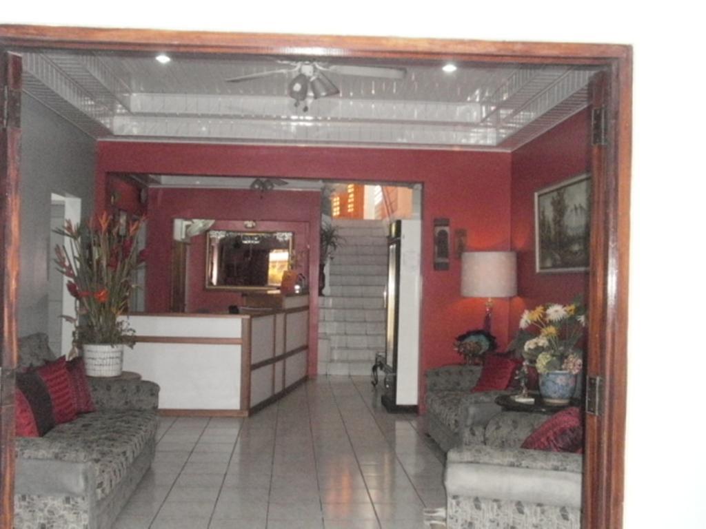 Monique'S Guest House Maraval Dış mekan fotoğraf